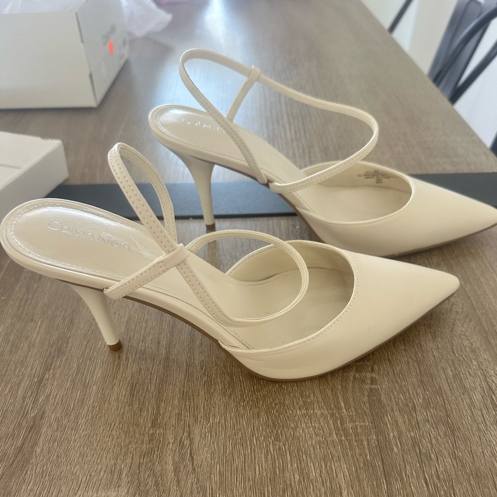 Calvin Klein Cordera pumps
